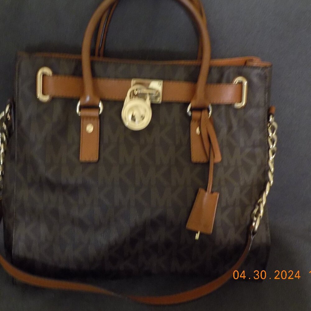 Michael Kors Large Size Tote Shape Shoulder Bag